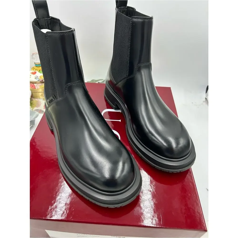 Men's Gucci, black leather Chelsea boots size 9, fits 9.5 US made in Italy